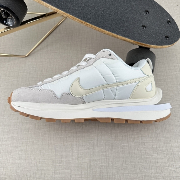 Nike Vaporwaffle sacai Sail Gum - Picture 6 of 9